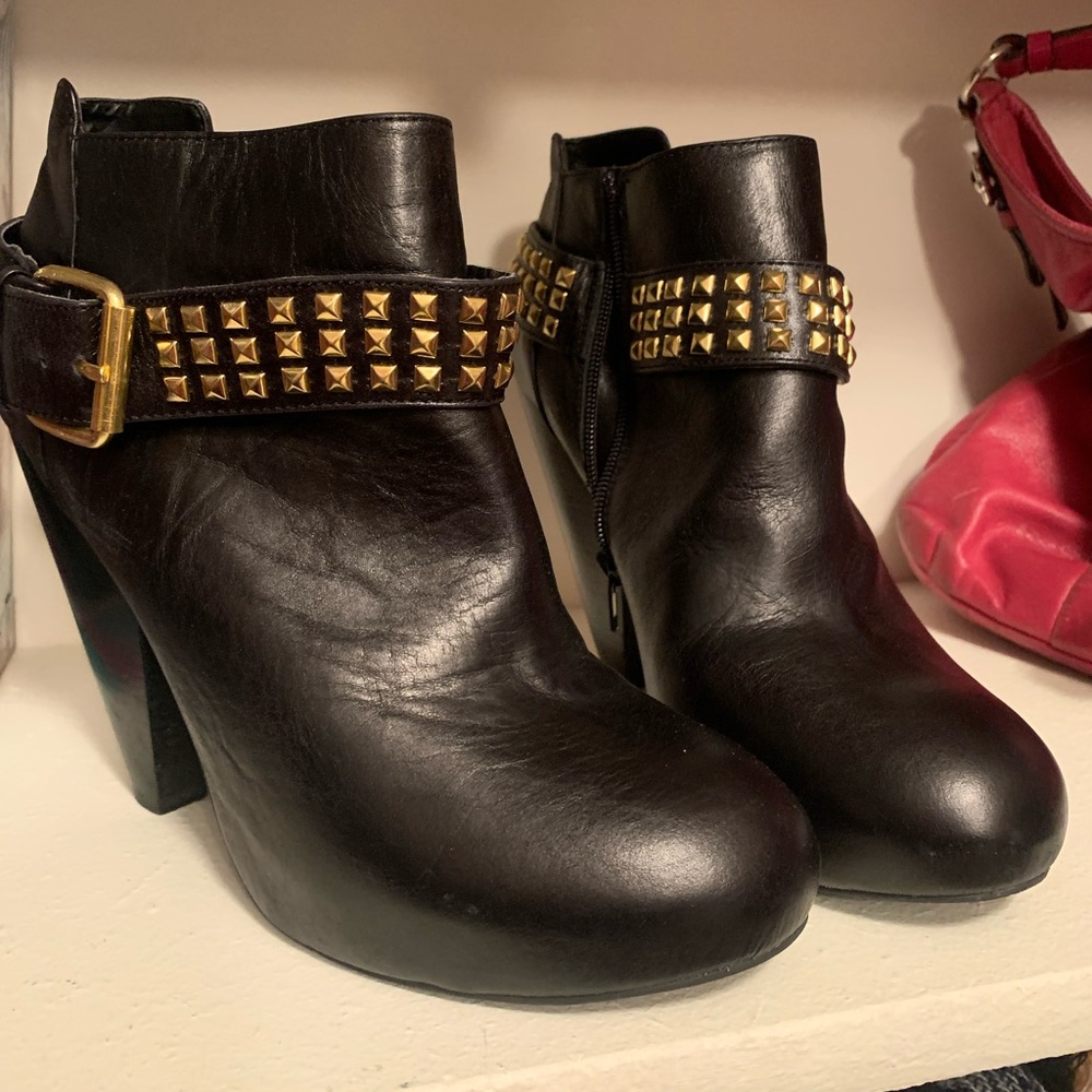 Dolce Vita Wesley booties in black vintage milled leather